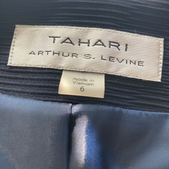 Navy blue blazer with front hidden clasp closure - Picture 2 of 2